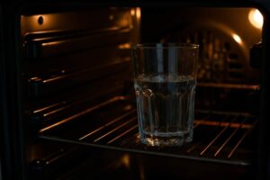 Trucco bicchiere d'acqua nel forno