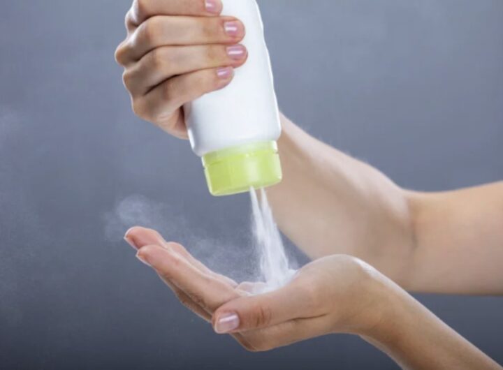 Una soluzione semplice, economica e naturale arriva da un alleato spesso sottovalutato: il borotalco.