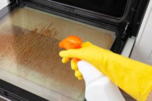 Forno sporco e pulizia