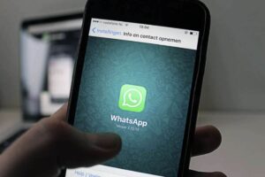 Nonostante la recente dismissione della versione desktop per Windows, l’app mantiene un ruolo centrale nel panorama della comunicazione digitale globale