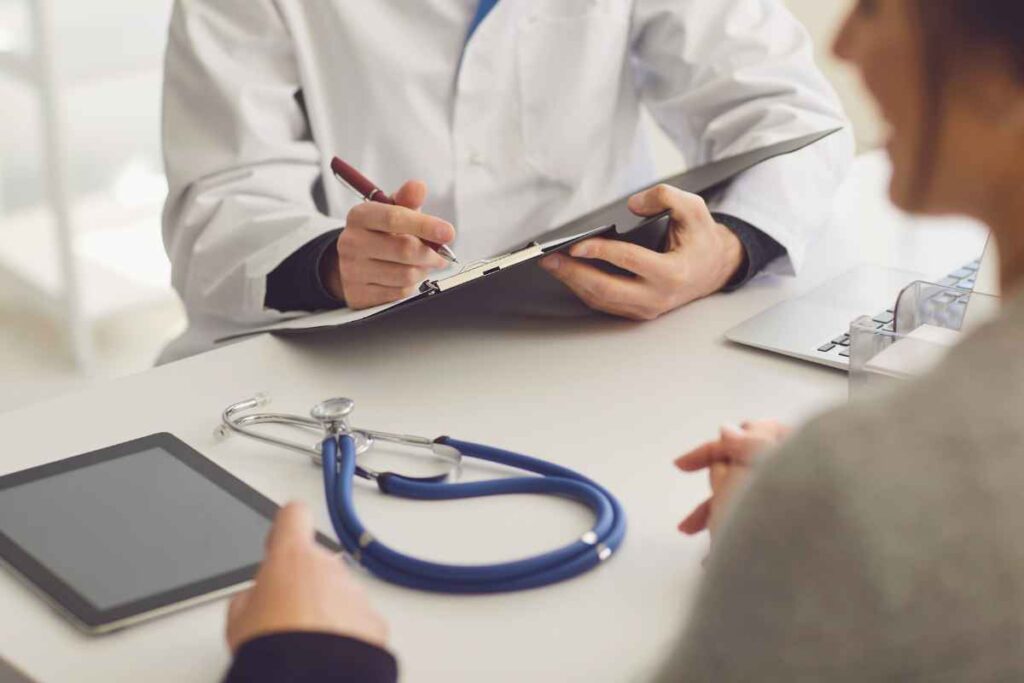 Vomito, cefalea e vista offuscata: i 3 sintomi da non sottovalutare mai, tutti i dettagli