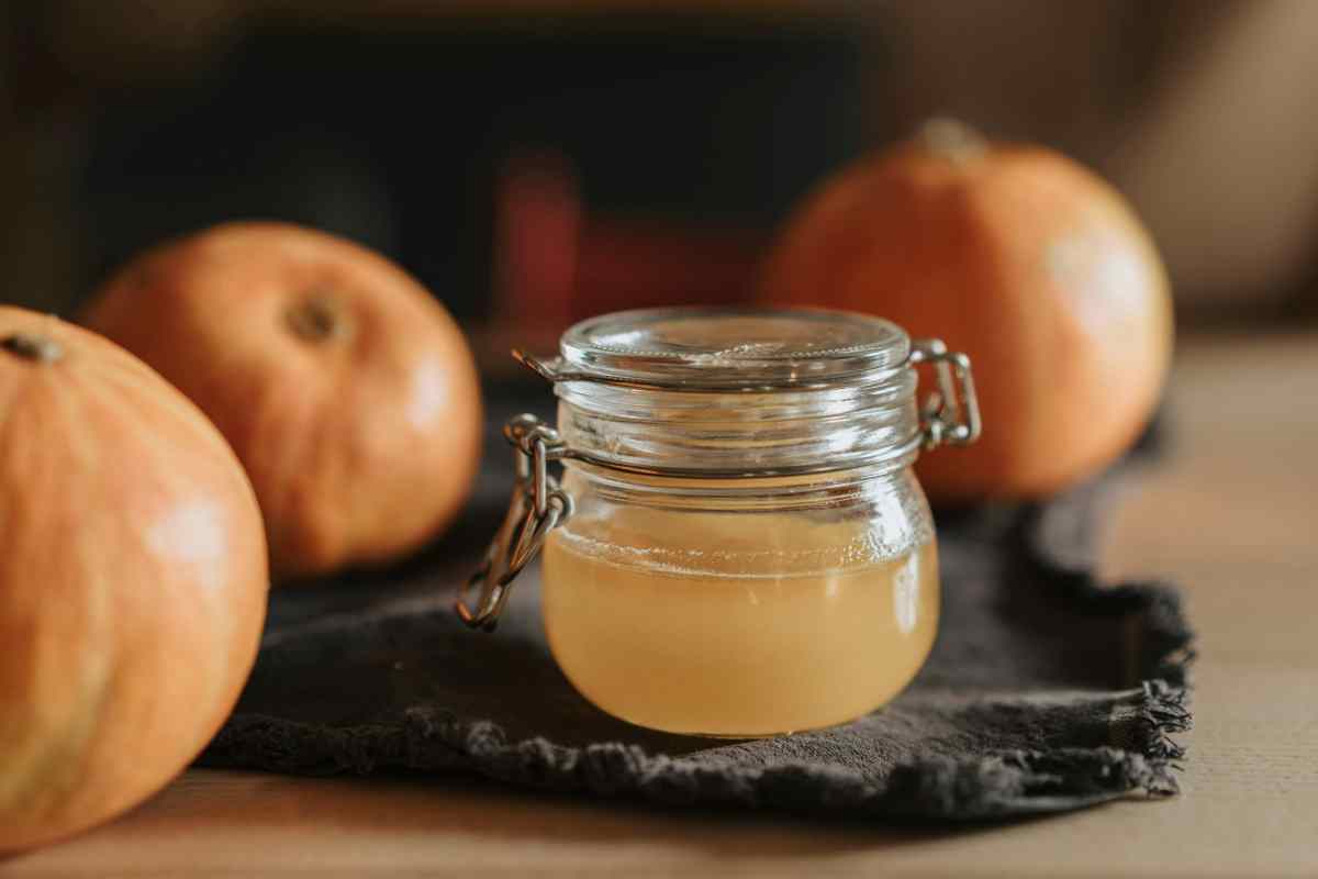 Solo 2 ingredienti per una trappola anti moscerini infallibile, il trucco