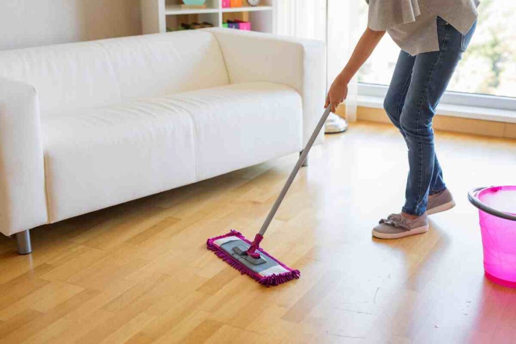 pavimenti splendenti in 5 minuti con il trucco della nonna