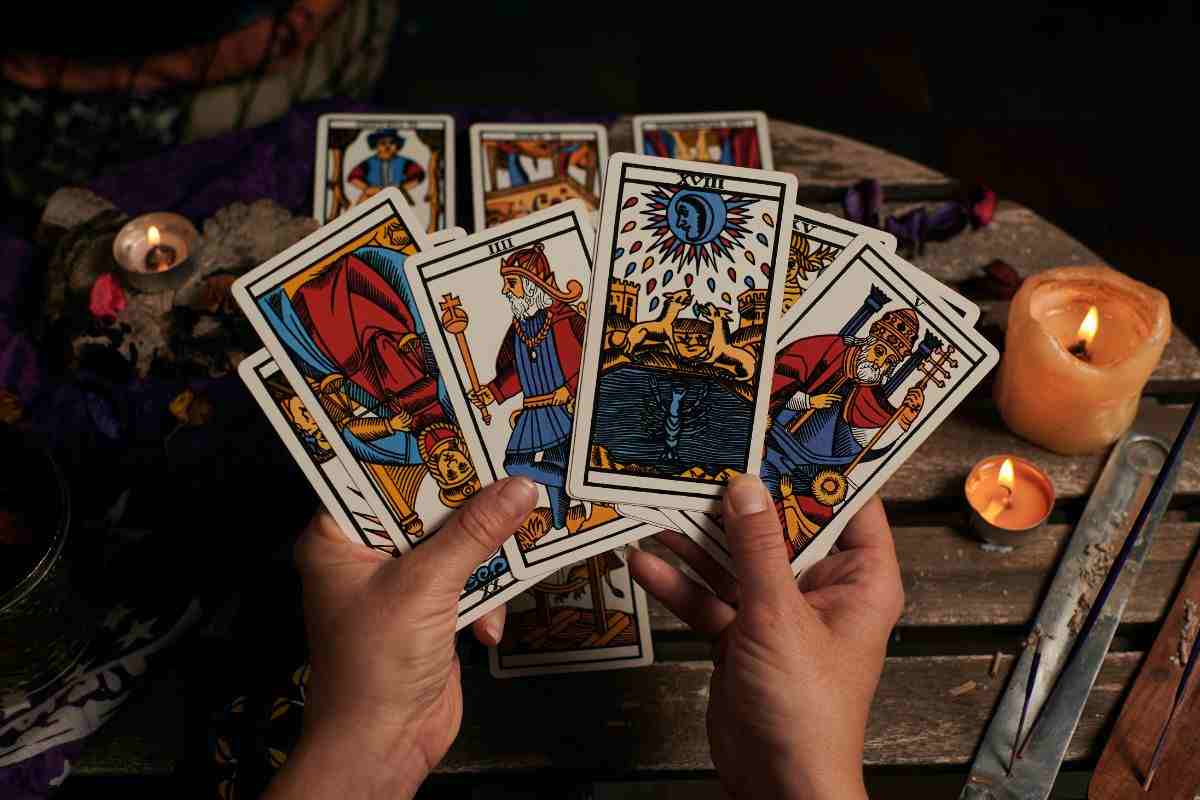 tarocchi : per questi 4 segni tanta fortuna e amore ad agosto