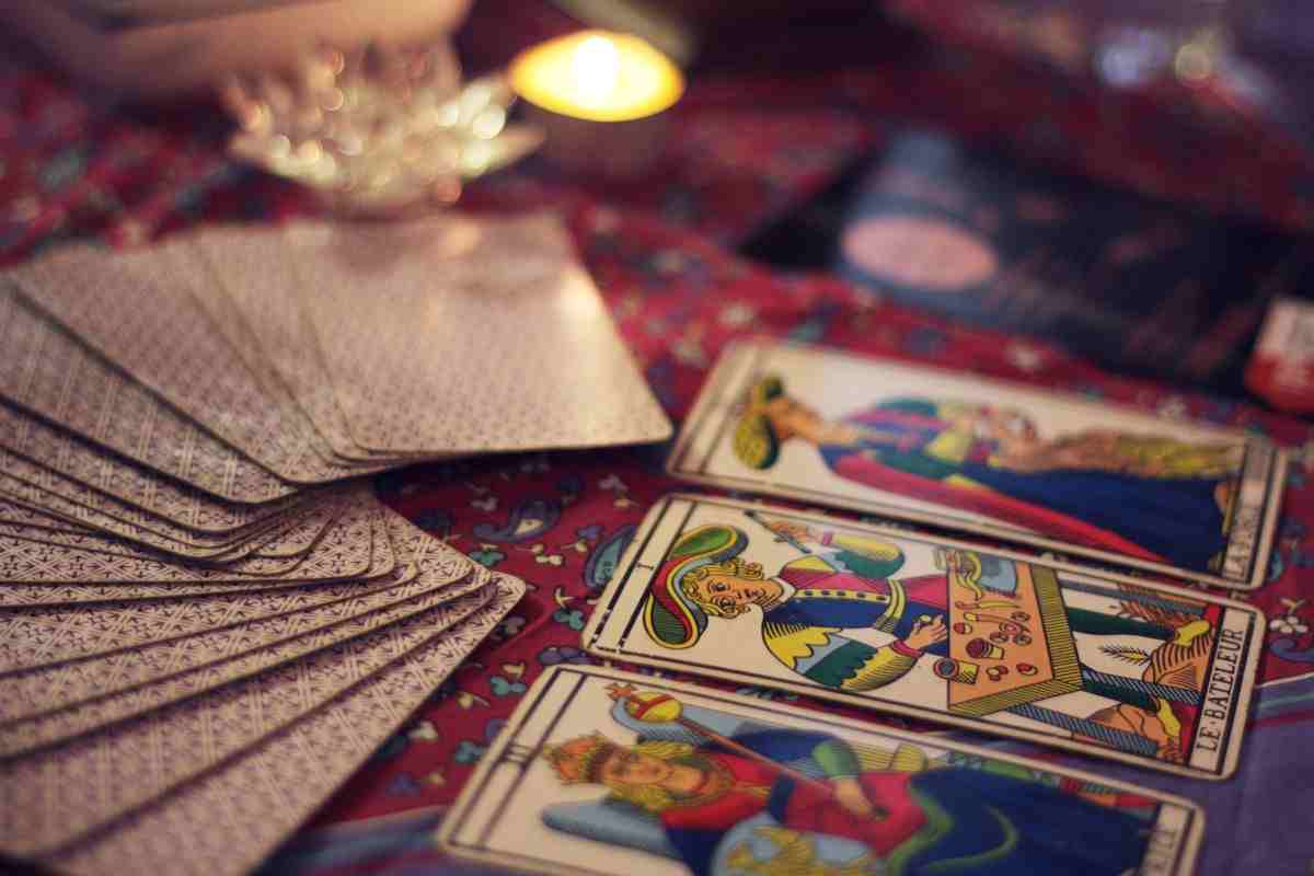 tarocchi : per questi 4 segni tanta fortuna e amore ad agosto