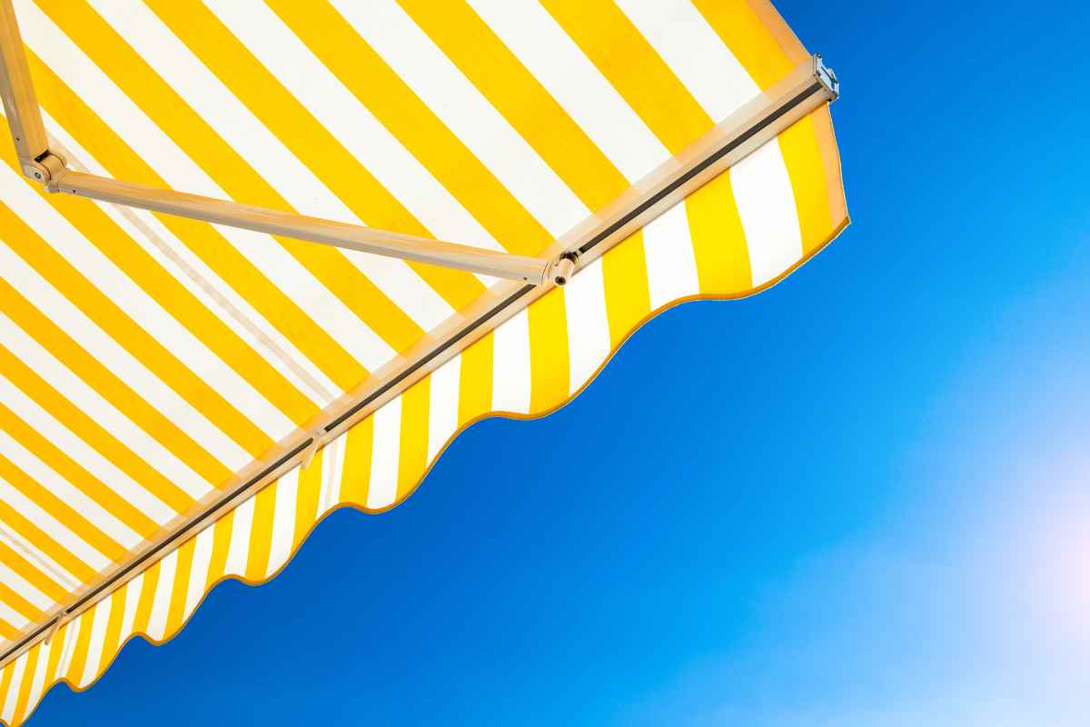 Il sole ti sta rovinando le tende? Ti svelo come salvare i colori e farle brillare a lungo, tutti i dettagli
