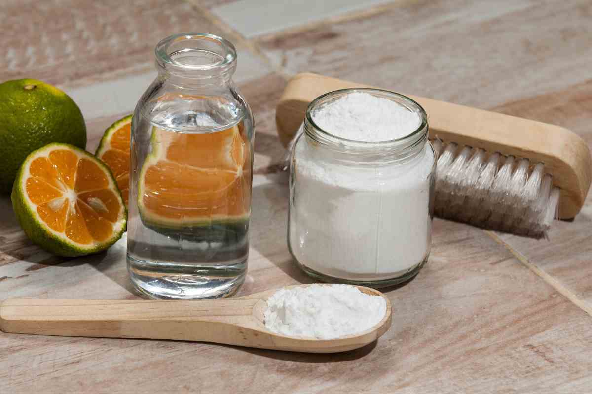 Bicarbonato, olio e limone: i rimedi casalinghi che sorprendono