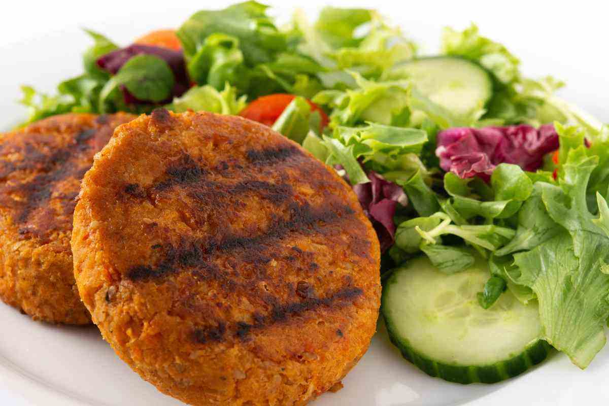 Dimentica la carne, ecco il secondo perfetto: l’hamburger di ceci, tutti i dettagli
