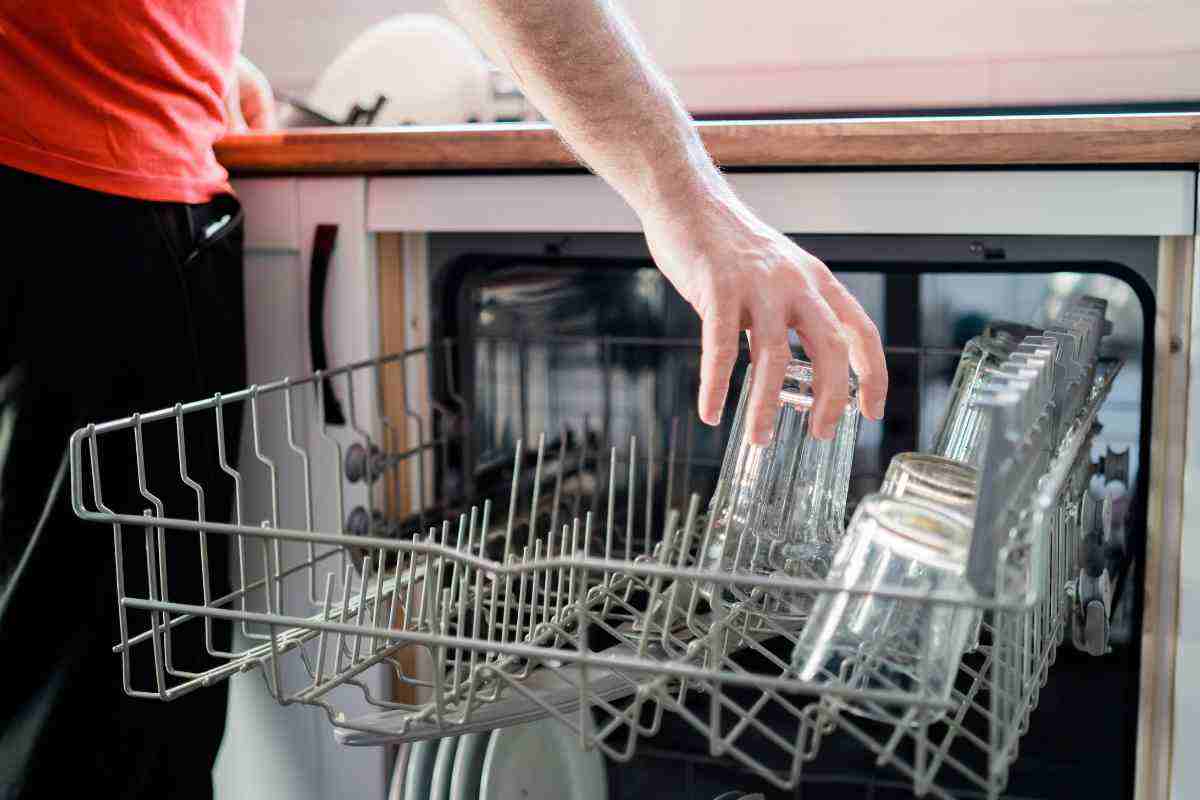 Il segreto che le aziende non vogliono farti sapere: così la lavastoviglie profuma, tutti i dettagli