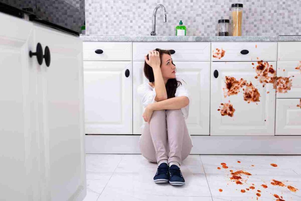 Mobili della cucina untissimi, il rimedio rapidissimo che li farà brillare in pochi minuti, i dettagli