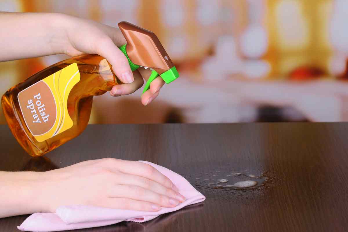 Mobili in legno, i 5 segreti della nonna per pulirli con prodotti naturali: