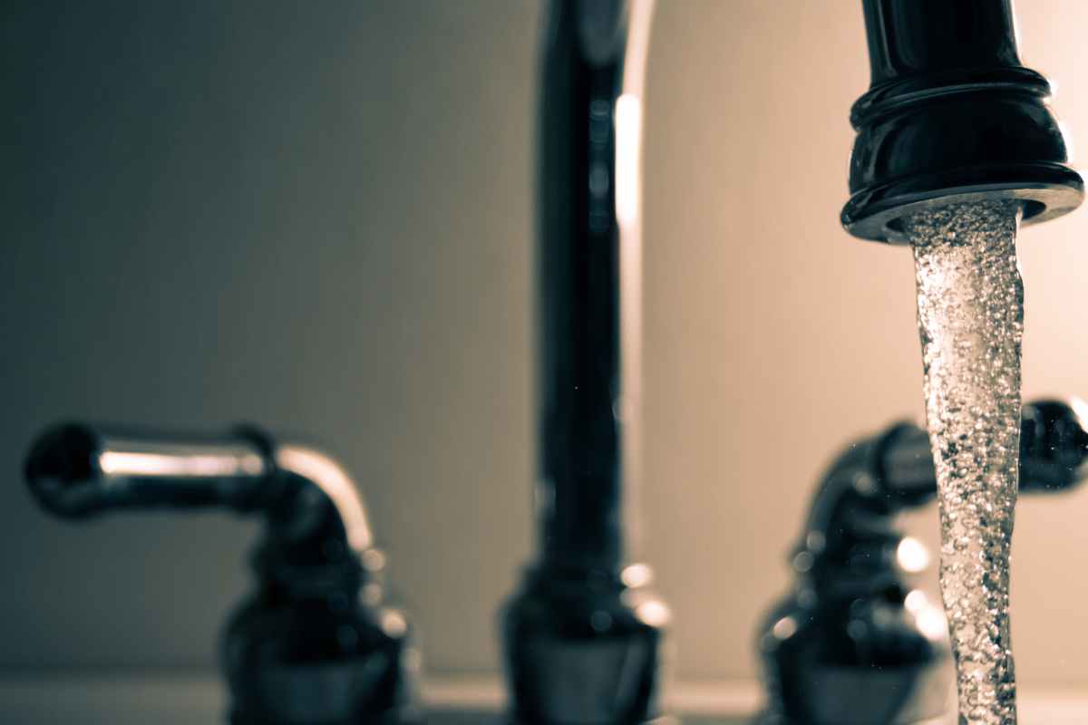 Rubinetto intasato, come risolvere subito senza chiamare l'idraulico, i dettagli